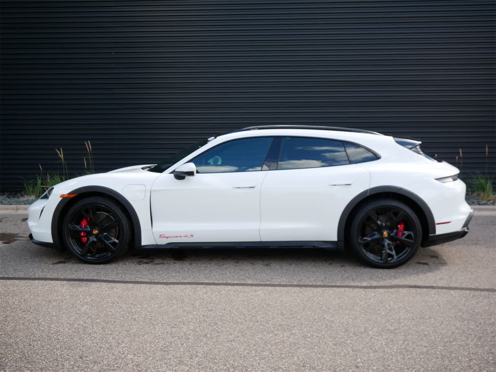2023 Porsche Taycan 4S Cross Turismo photo 2