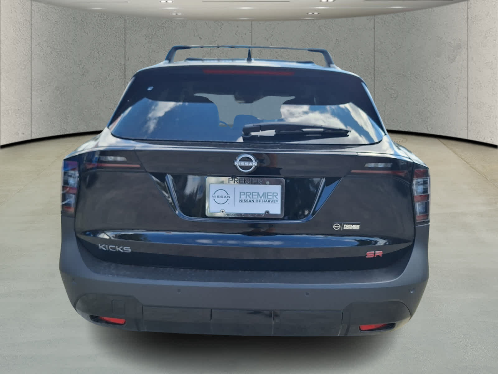 2026 Nissan Kicks SR photo 4