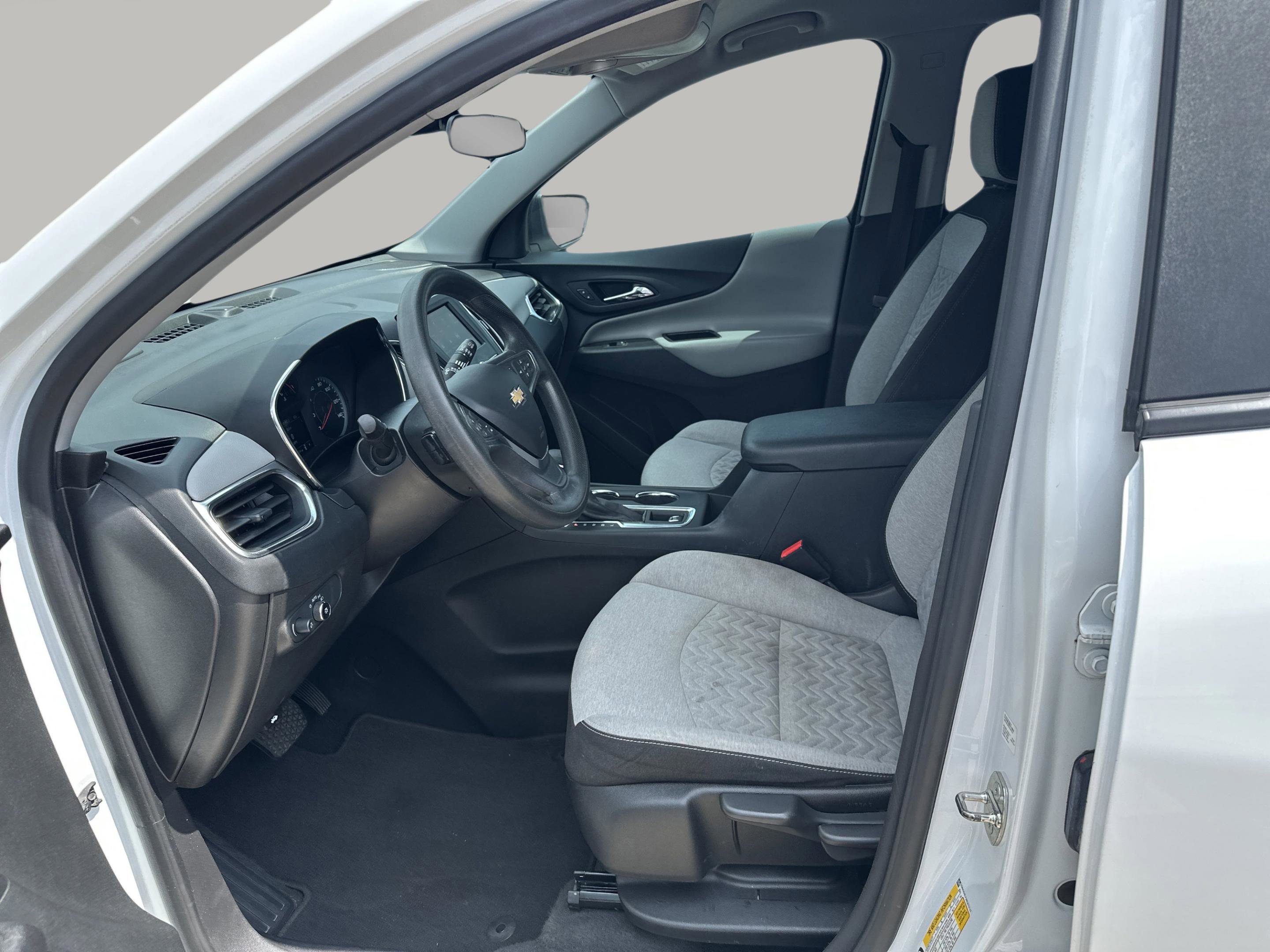 2022 Chevrolet Equinox LS photo 9