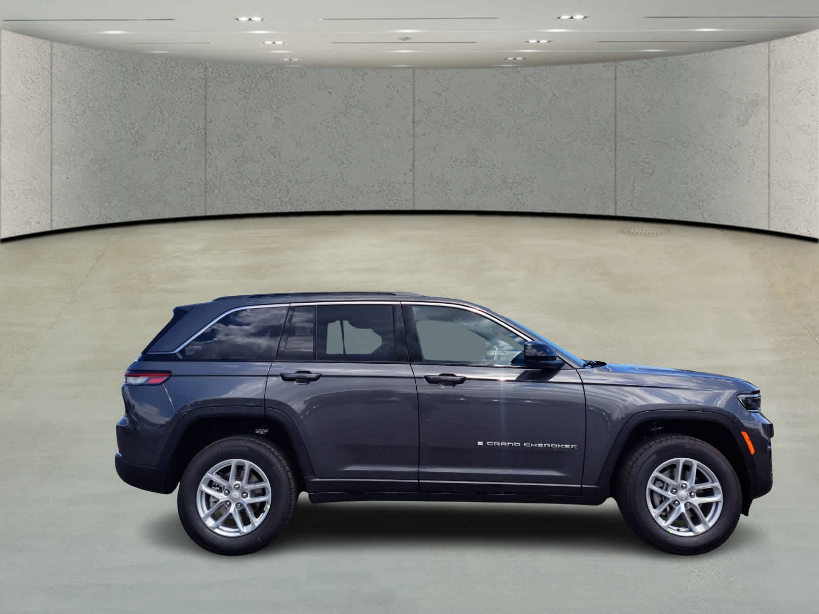 2025 Jeep Grand Cherokee Laredo X photo 4