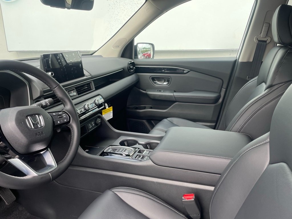 2025 Honda Pilot Touring photo 10