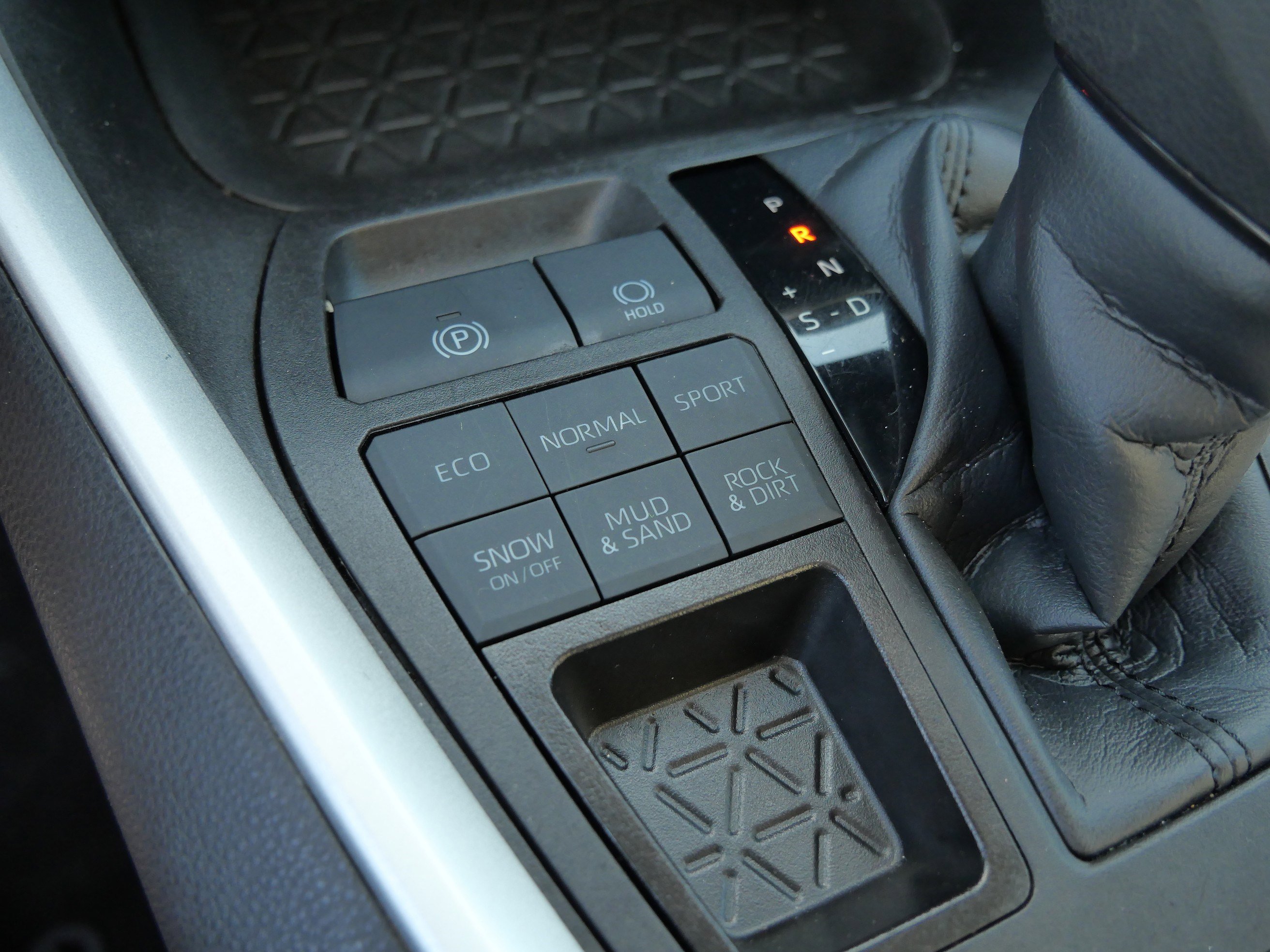 2023 Toyota RAV4 XLE photo 28