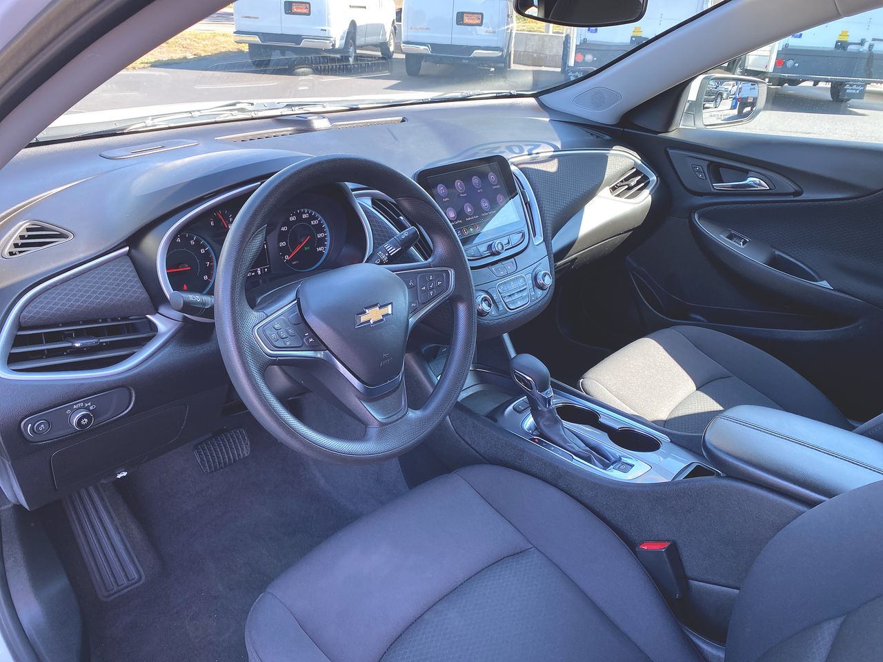 2024 Chevrolet Malibu 1LT photo 2