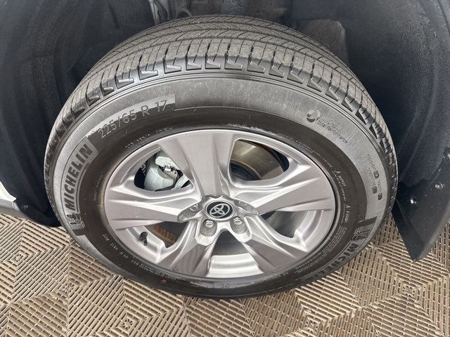 2022 Toyota RAV4 Hybrid XLE photo 26