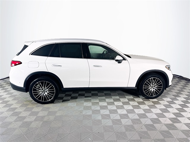 2026 Mercedes Benz GLC 300 photo 6