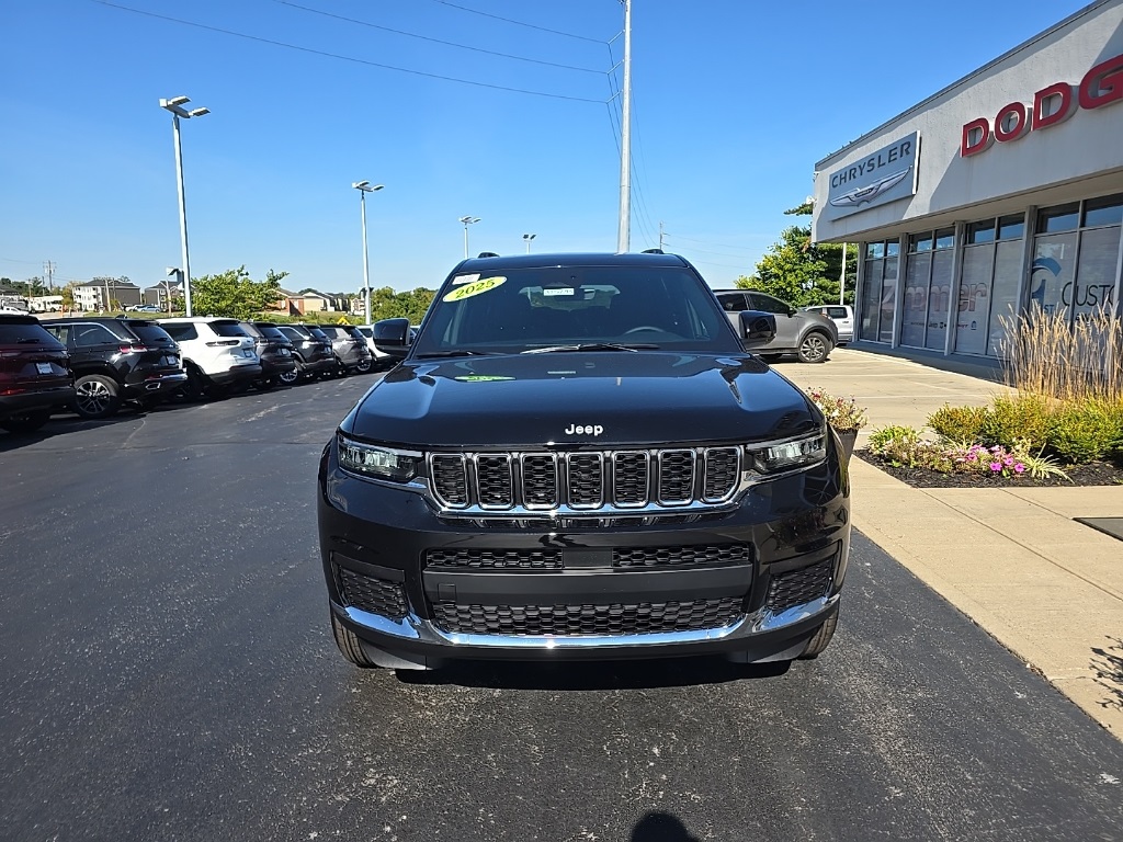 2025 Jeep Grand Cherokee Laredo X photo 2