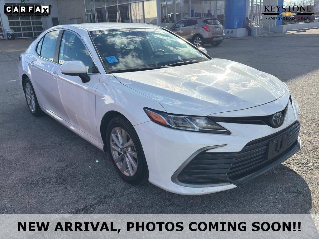 2024 Toyota Camry LE's photo