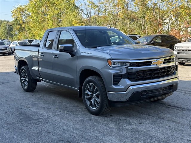 2026 Chevrolet Silverado 1500 LT photo 2