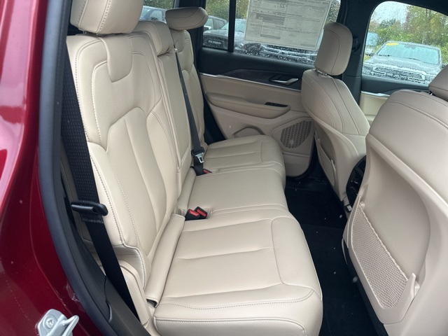 2025 Jeep Grand Cherokee Limited photo 4