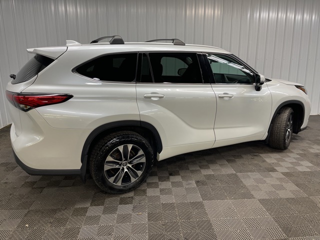 2022 Toyota Highlander XLE photo 3