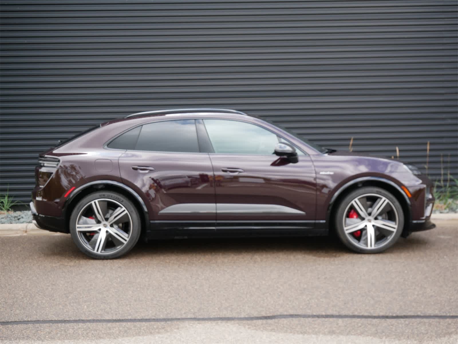 2024 Porsche Macan Electric Turbo photo 26