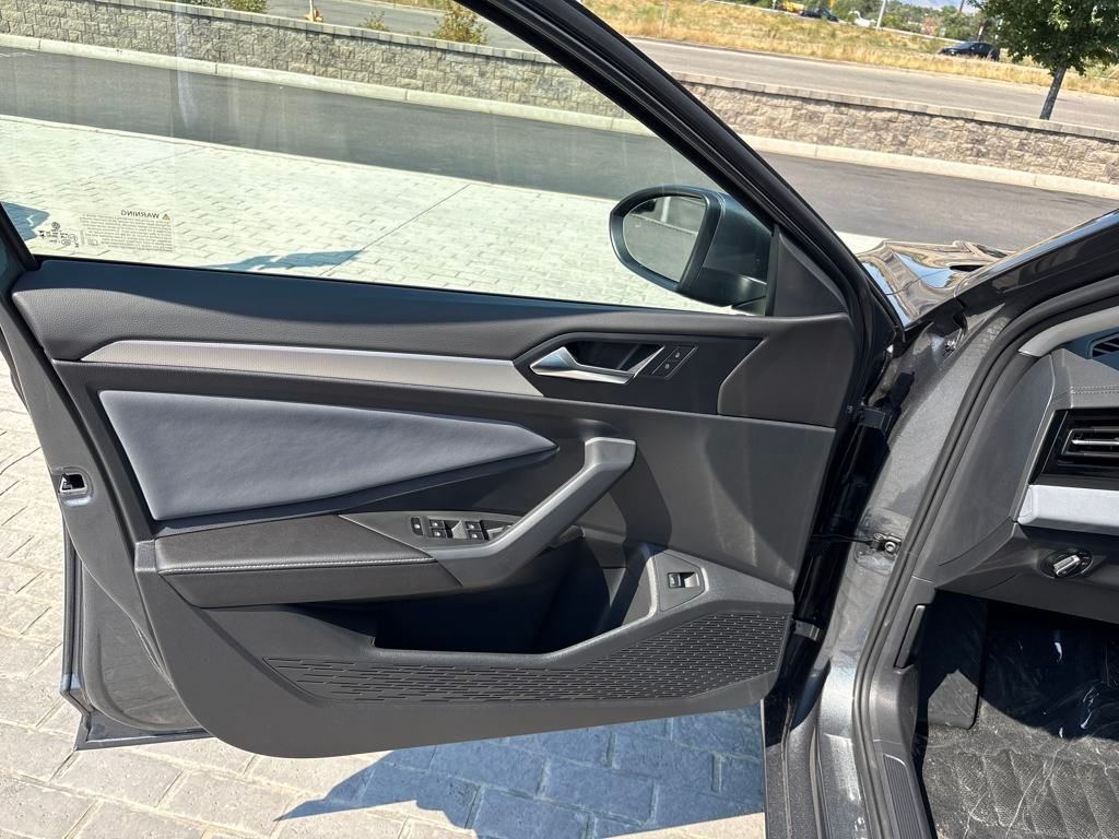2025 Volkswagen Jetta 1.5T SE photo 10