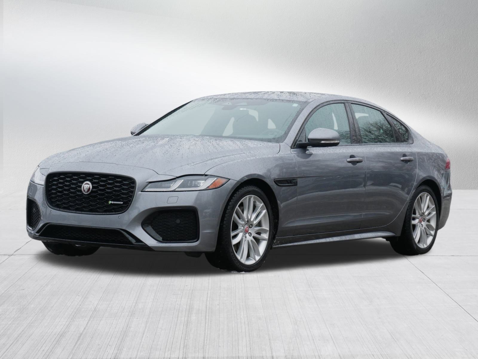 2022 Jaguar XF R-Dynamic SE's photo