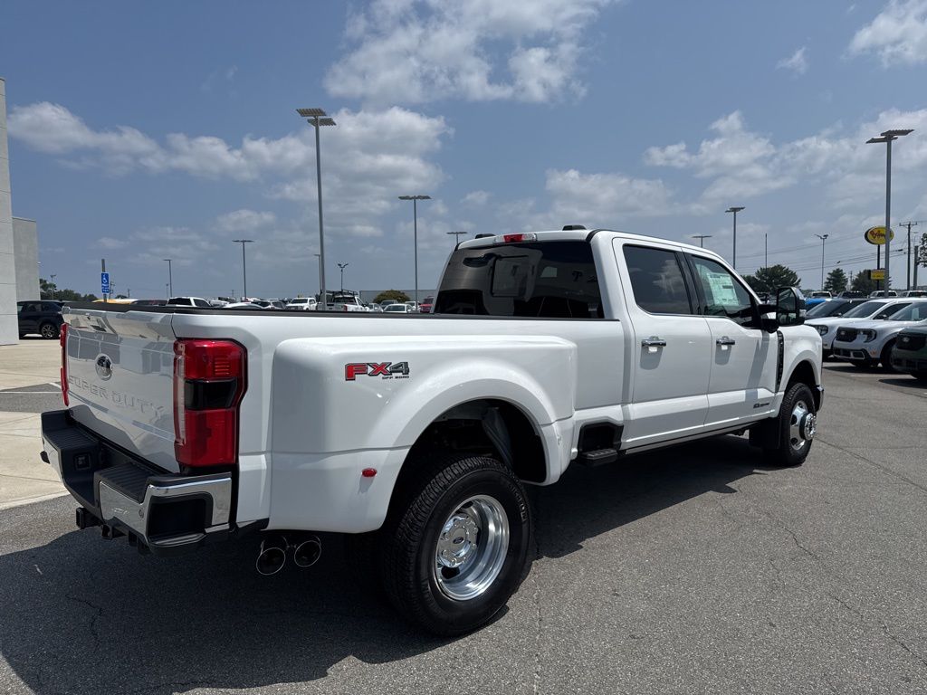 2025 Ford F-350 Lariat photo 3