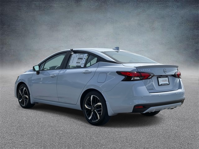 2025 Nissan Versa SR photo 4