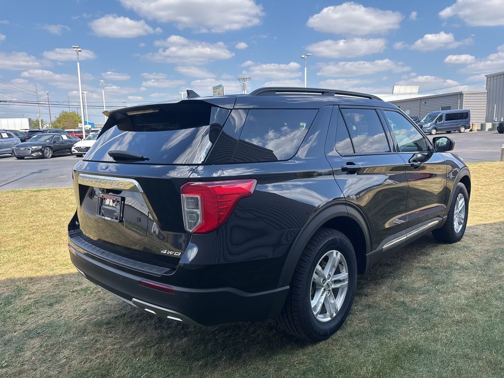 2023 Ford Explorer XLT photo 5