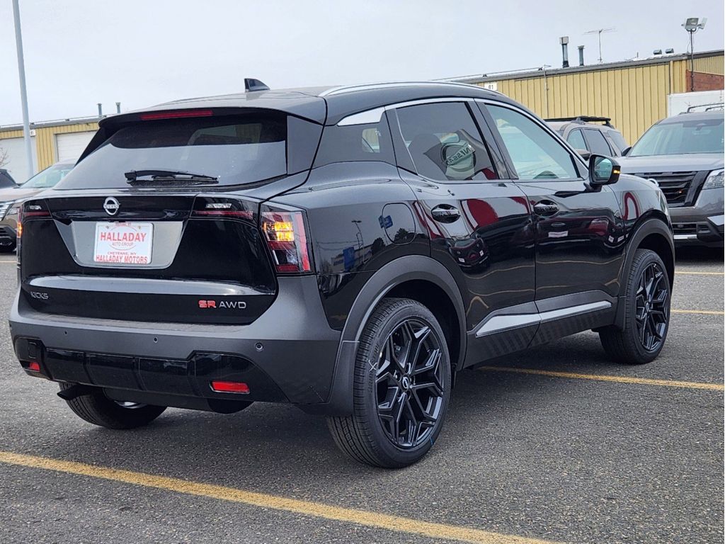 2025 Nissan Kicks SR photo 3