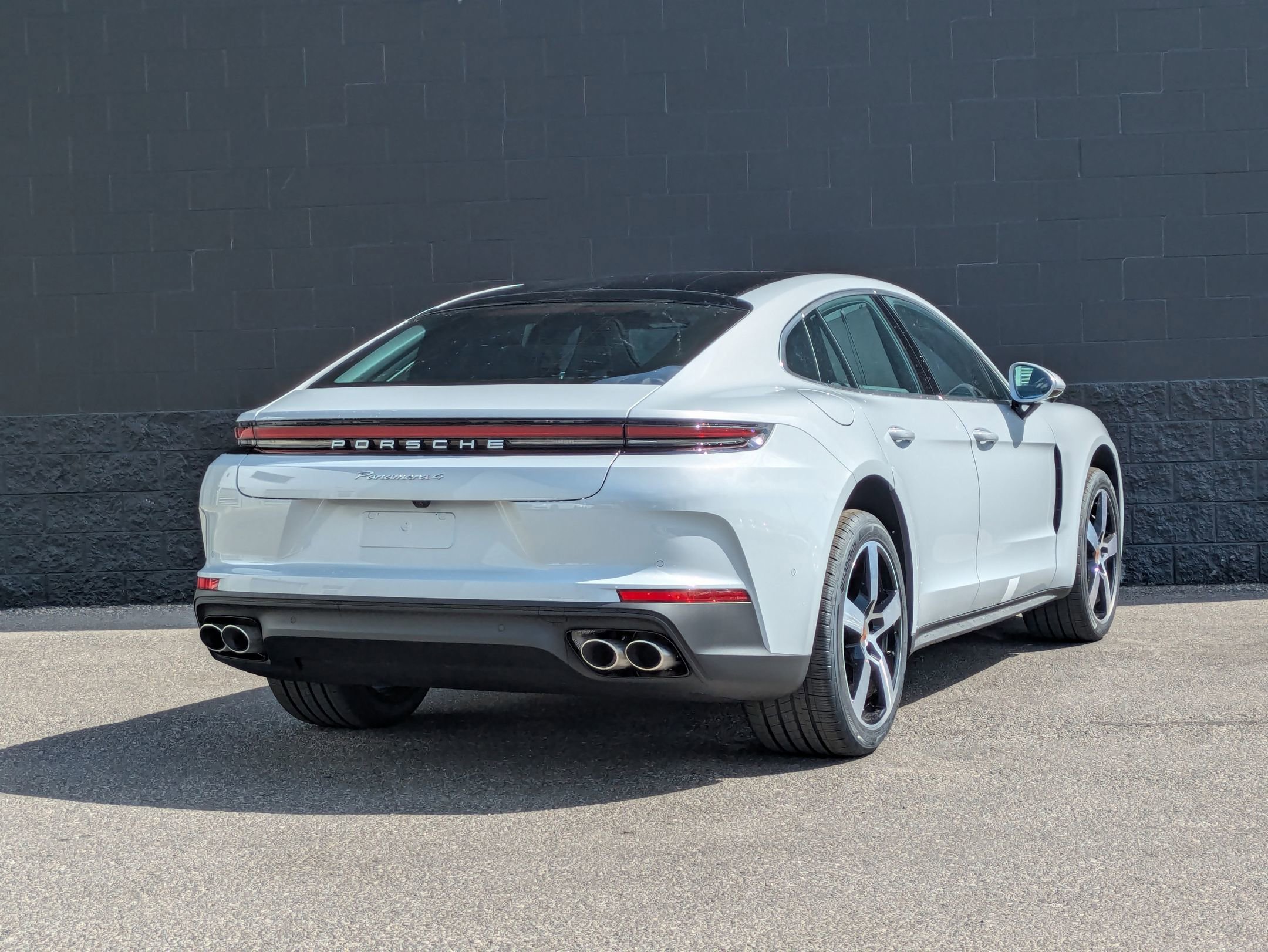 2025 Porsche Panamera 4 photo 9