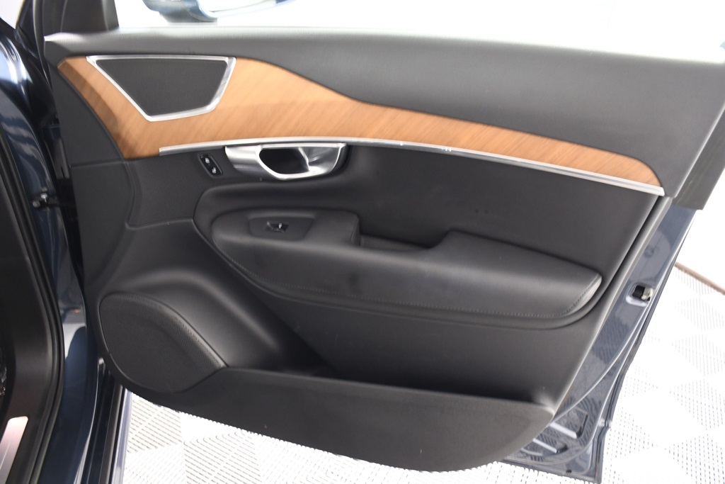2023 Volvo XC90 Recharge T8 Core photo 16