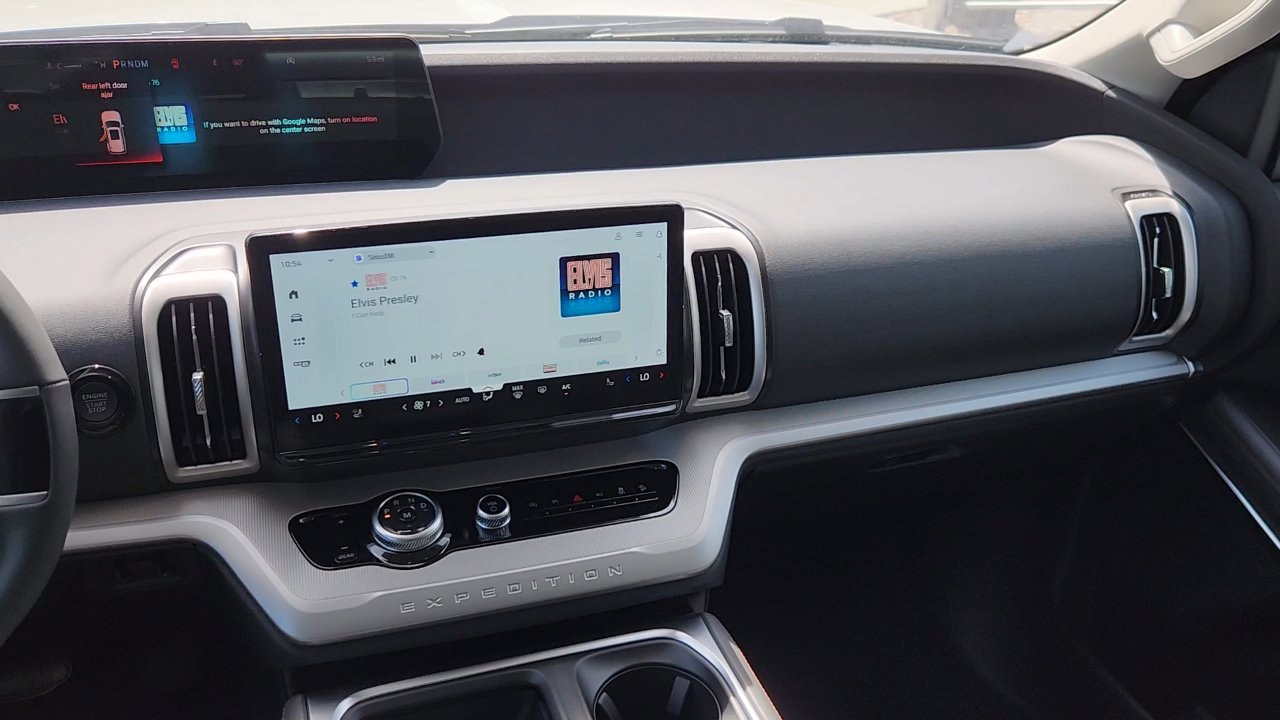 2025 Ford Expedition photo 19