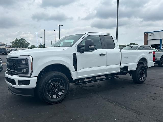 2025 Ford F-350 XL photo 2