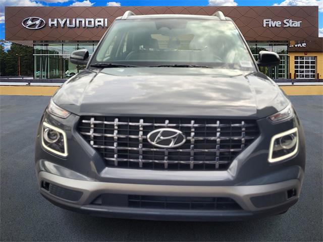 2025 Hyundai Venue Limited photo 2