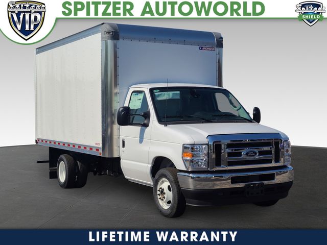 2025 Ford E-Series Cutaway Base's photo