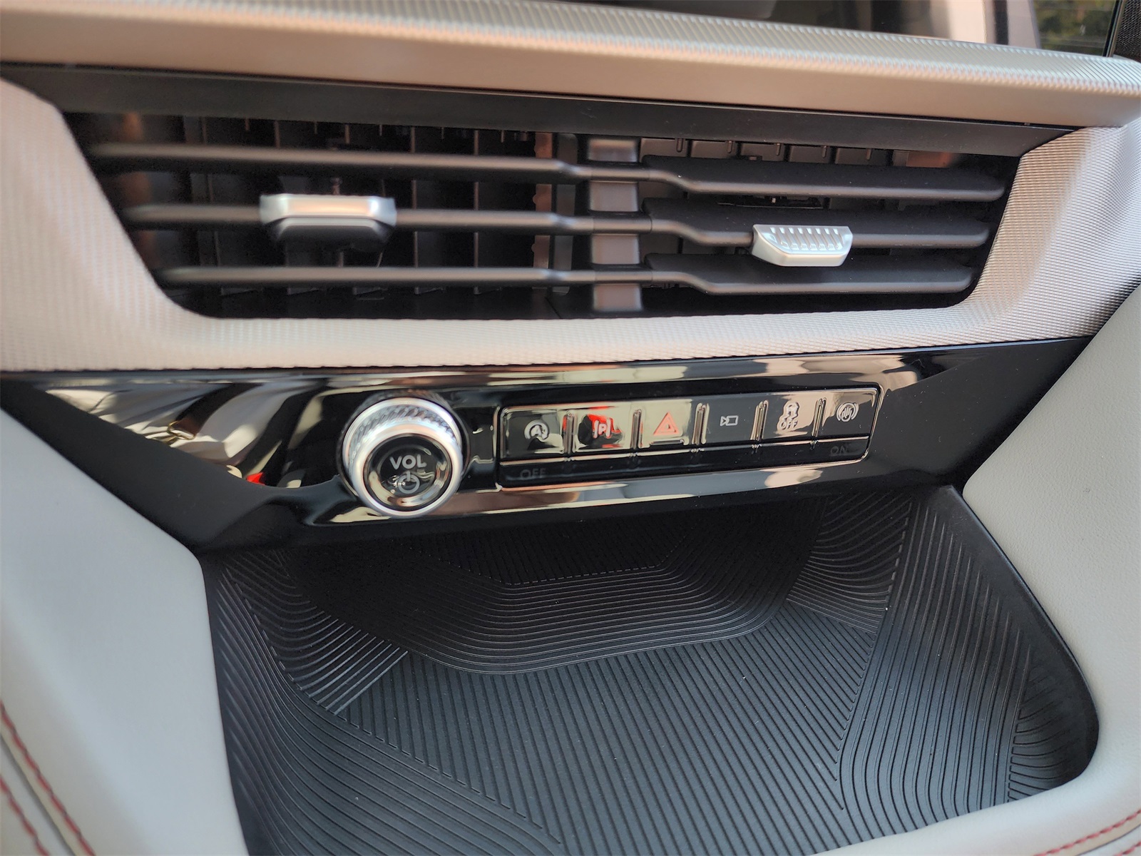 2025 Ford Explorer photo 19