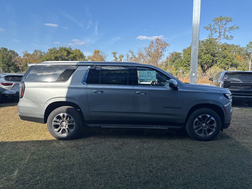 2026 Chevrolet Suburban LT photo 3