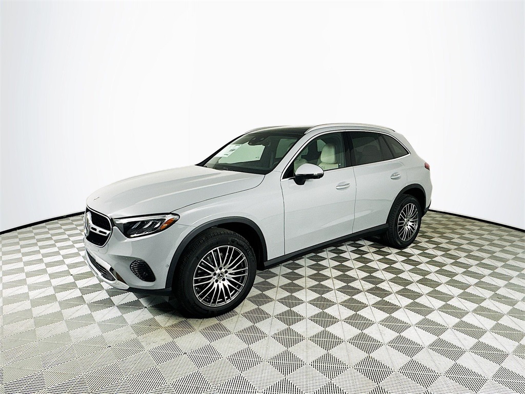 2026 Mercedes Benz GLC 300 4MATIC photo 3