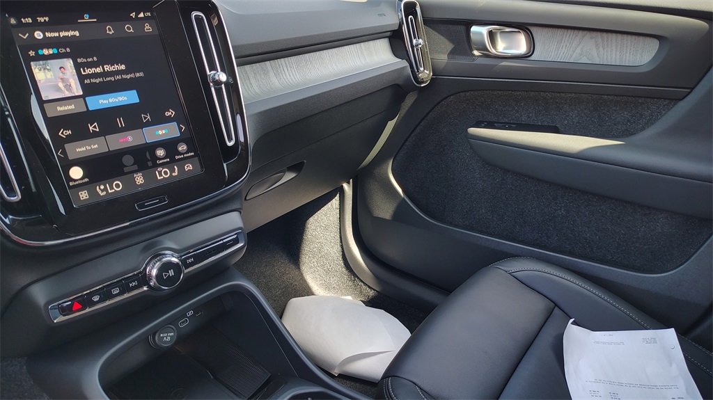 2026 Volvo XC40 Core photo 19