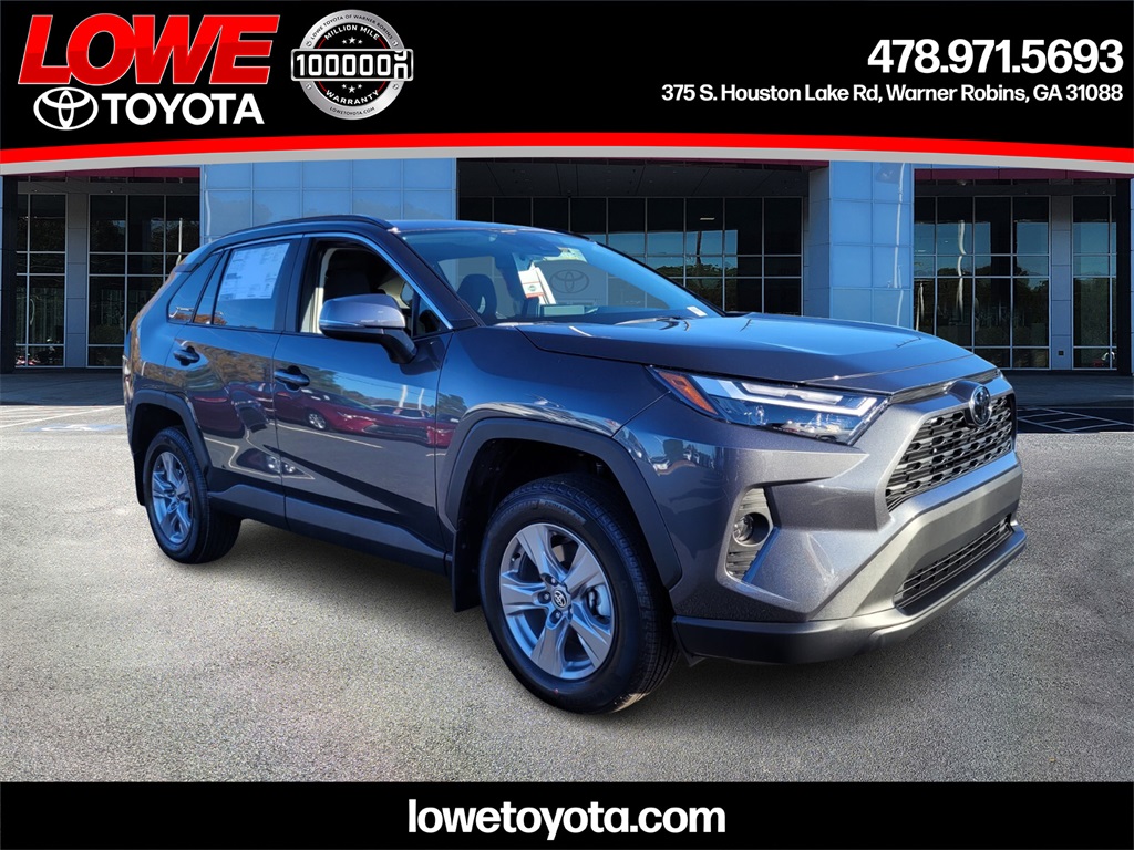 2025 Toyota RAV4 XLE's photo