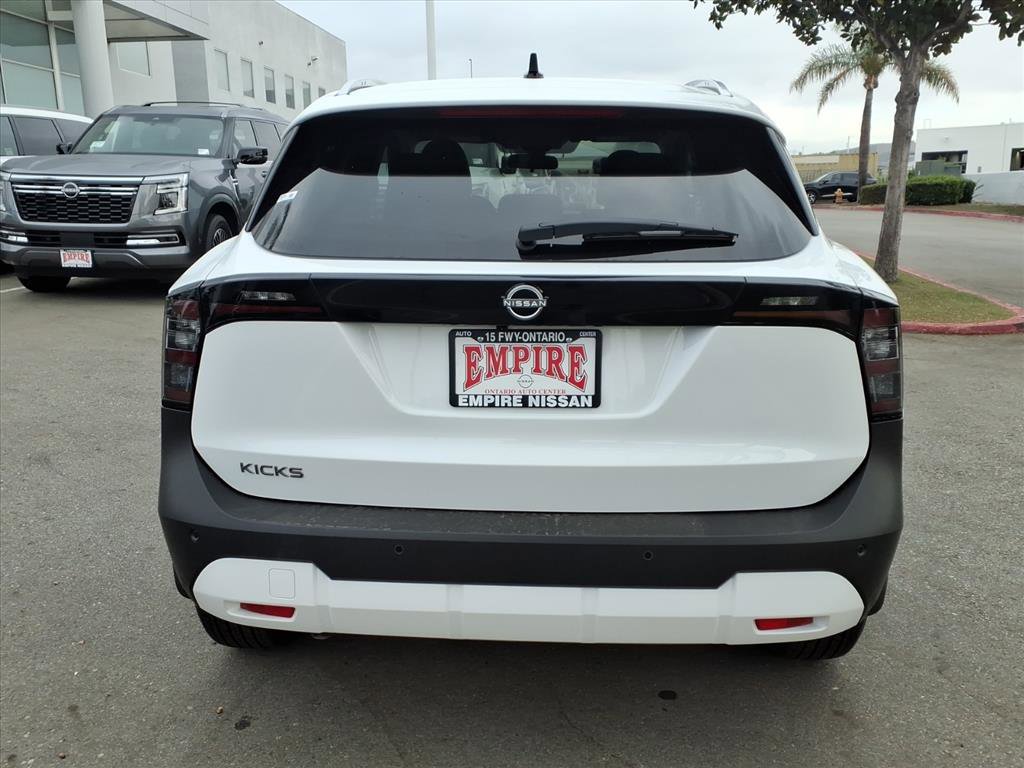 2026 Nissan Kicks SV photo 2