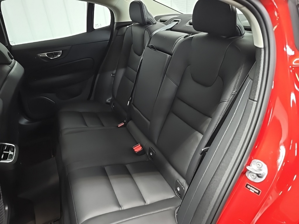 2023 Volvo S60 Ultimate photo 31