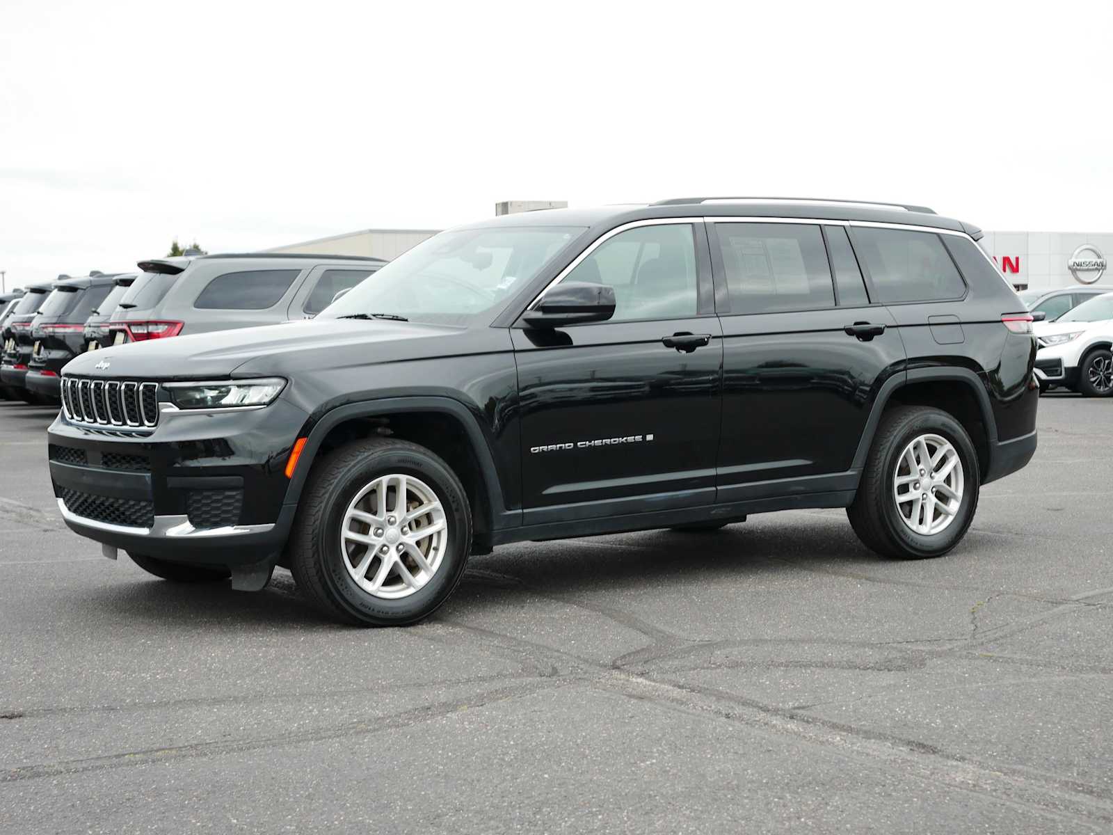 2023 Jeep Grand Cherokee Laredo photo 3
