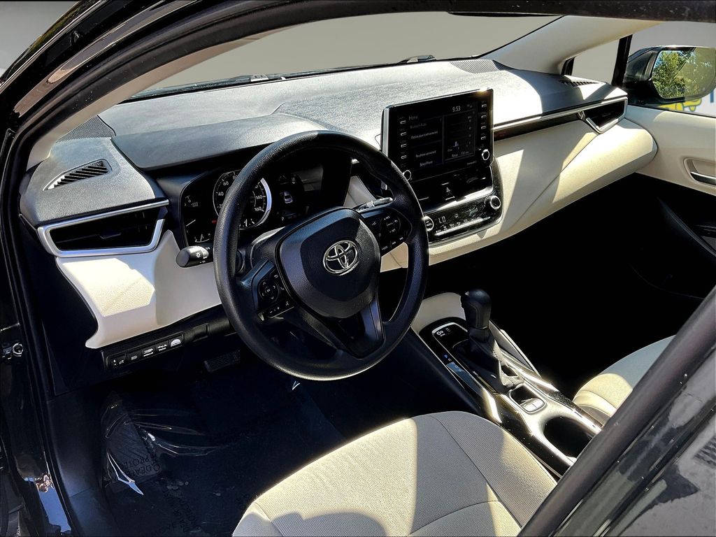 2021 Toyota Corolla LE photo 13