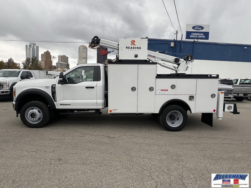 2025 Ford F-600 photo 2