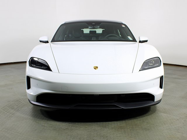 2025 Porsche Taycan 4 photo 10