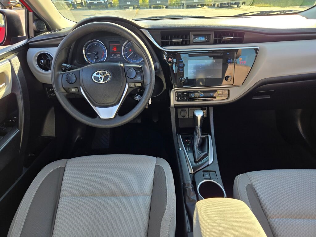 2019 Toyota Corolla LE photo 14