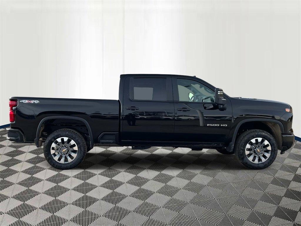 2026 Chevrolet Silverado 2500HD Custom photo 2
