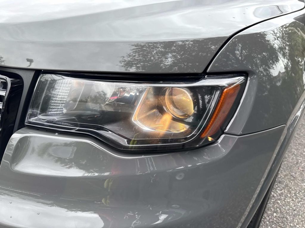 2019 Jeep Grand Cherokee Altitude photo 7