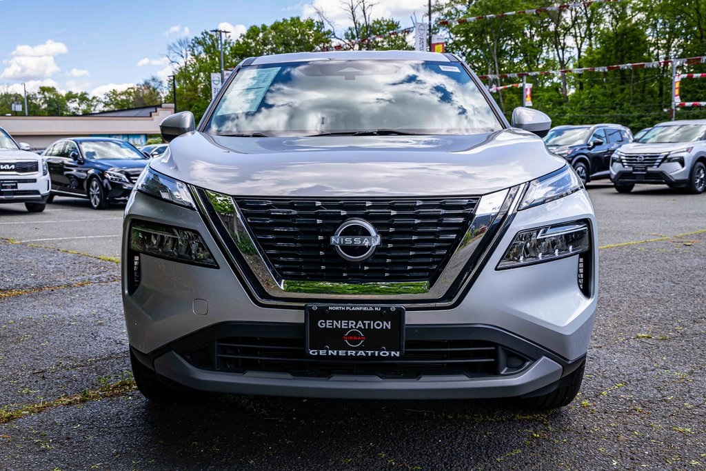 2023 Nissan Rogue SV photo 2