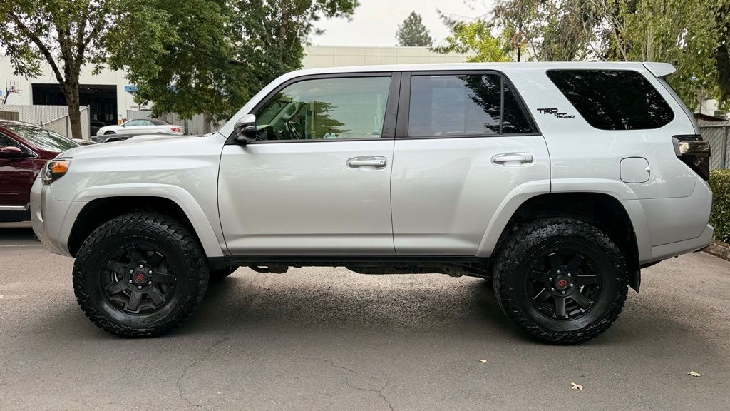 2018 Toyota 4Runner TRD Off-Road Premium photo 4