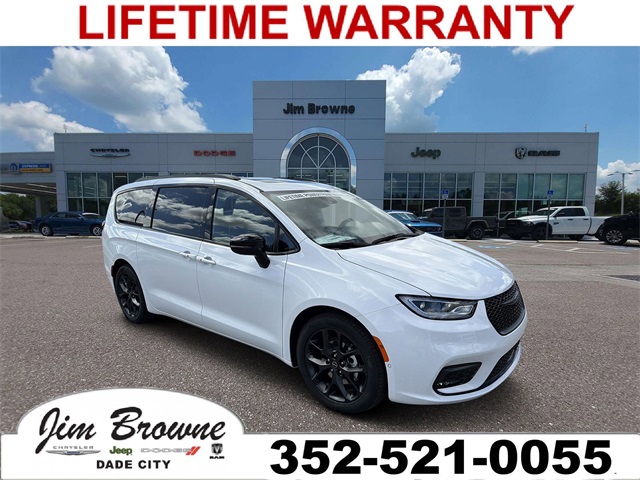 2026 Chrysler Pacifica Limited's photo