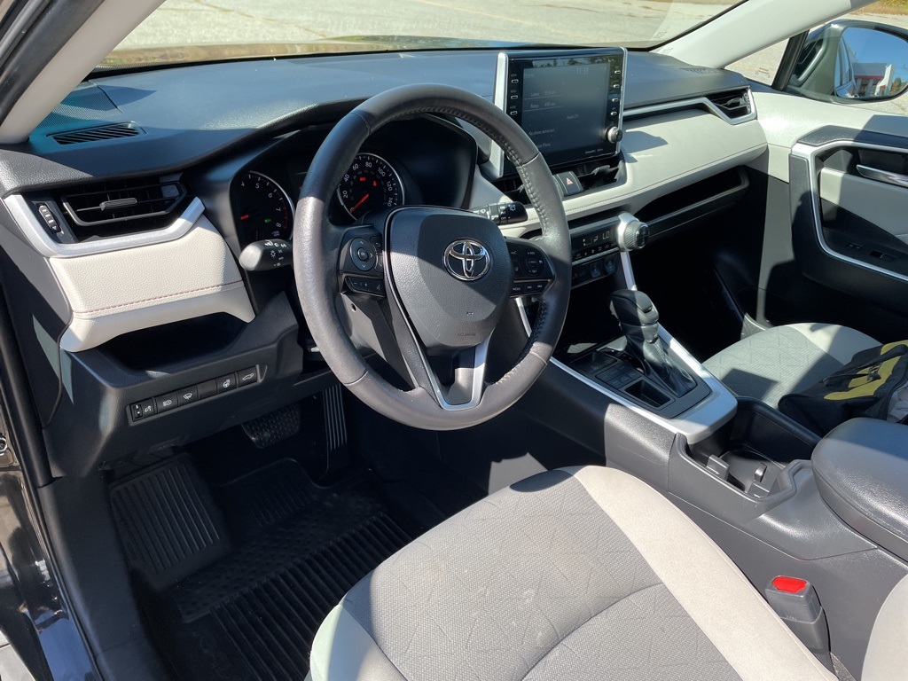 2022 Toyota RAV4 XLE photo 2