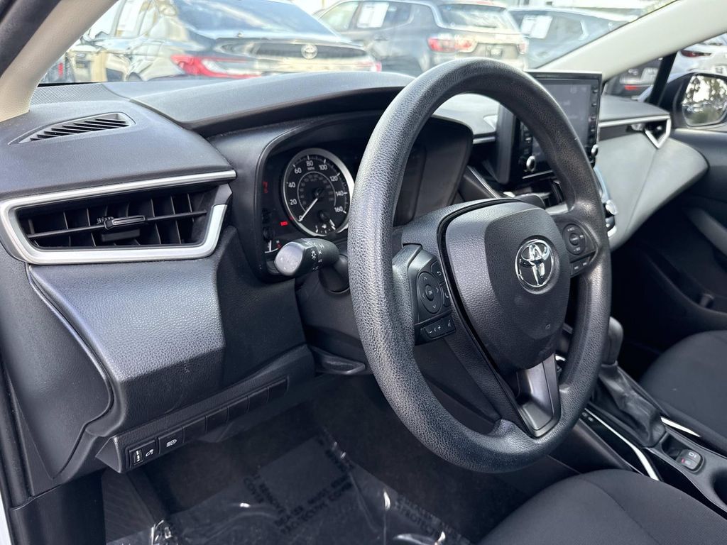 2022 Toyota Corolla LE photo 19