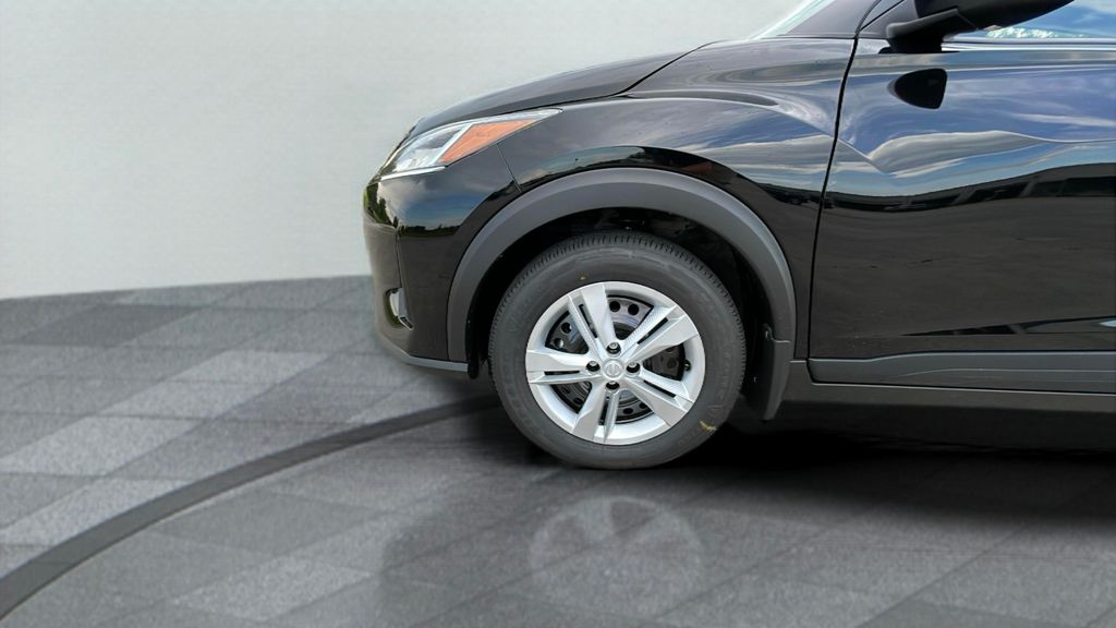 2025 Nissan Kicks Play S photo 19