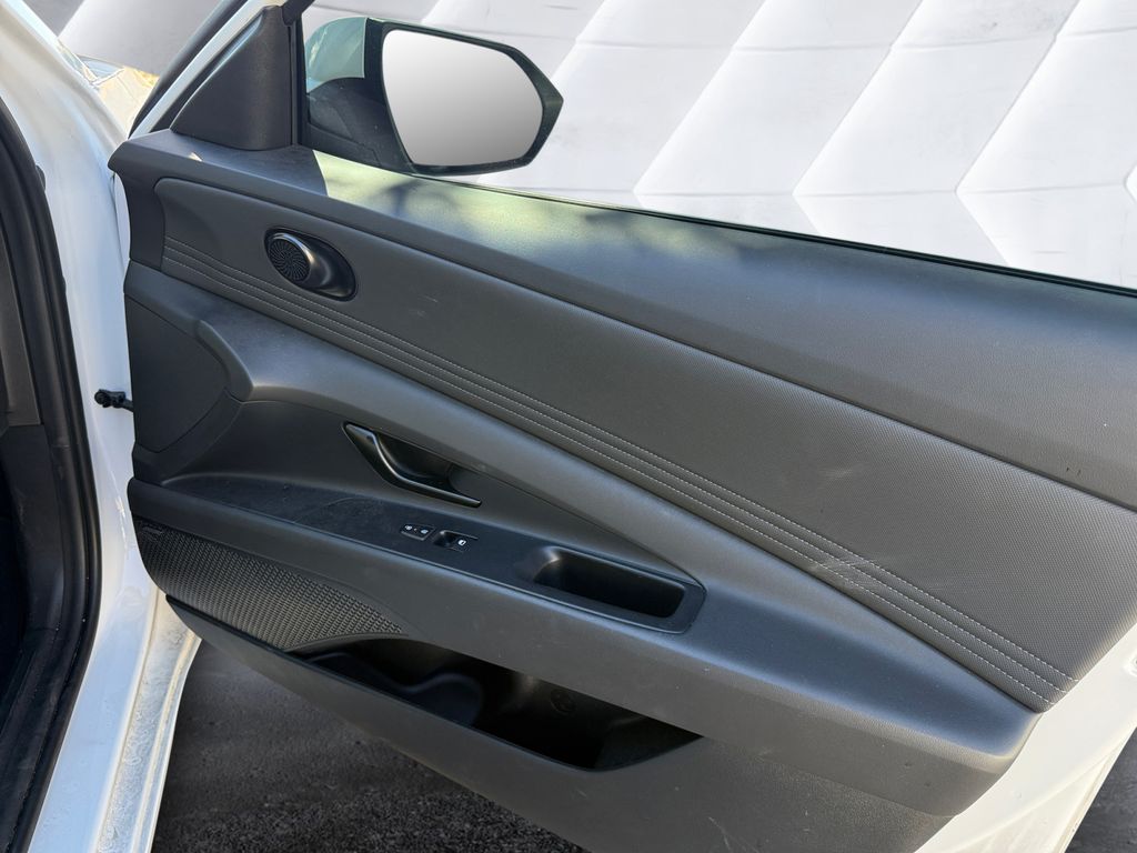 2025 Hyundai Elantra Hybrid Limited photo 14
