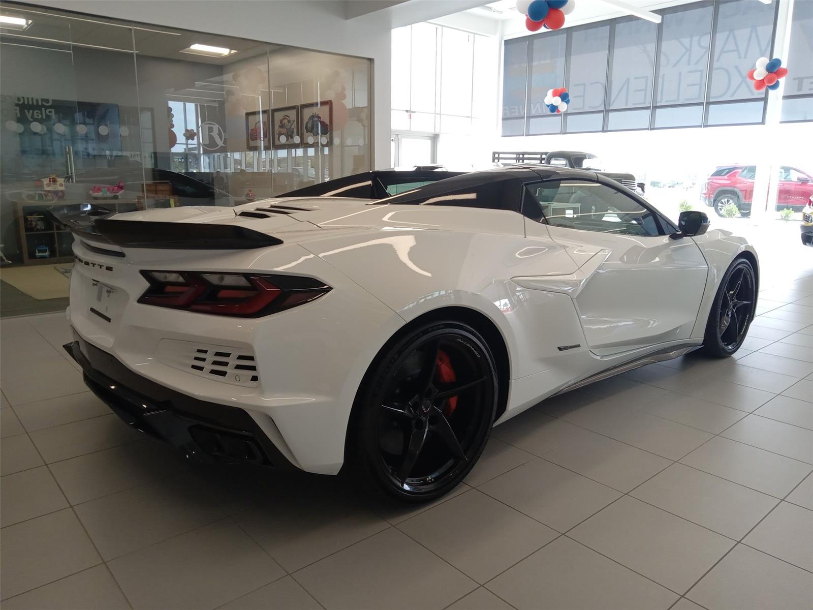 2025 Chevrolet Corvette E-Ray 2LZ photo 16