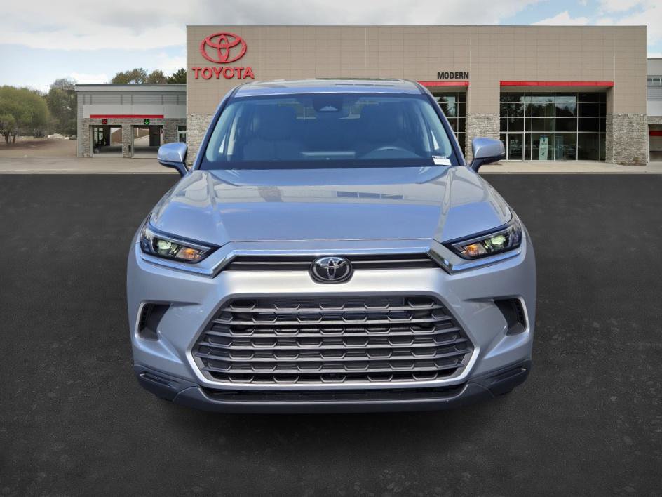 2025 Toyota Highlander Hybrid photo 2